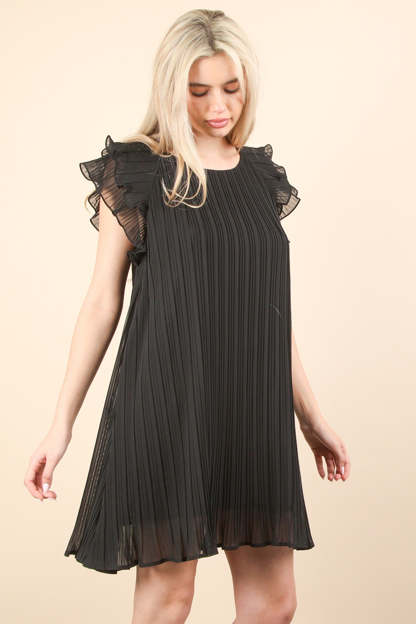 Black / Curvy Pleated Ruffle Mini Dress