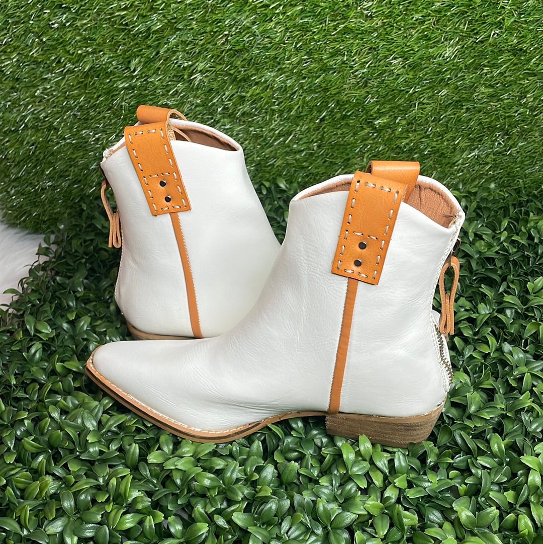 Free reign White Bootie