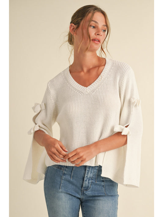 Off White Knit sweater V-neck and Bow detail