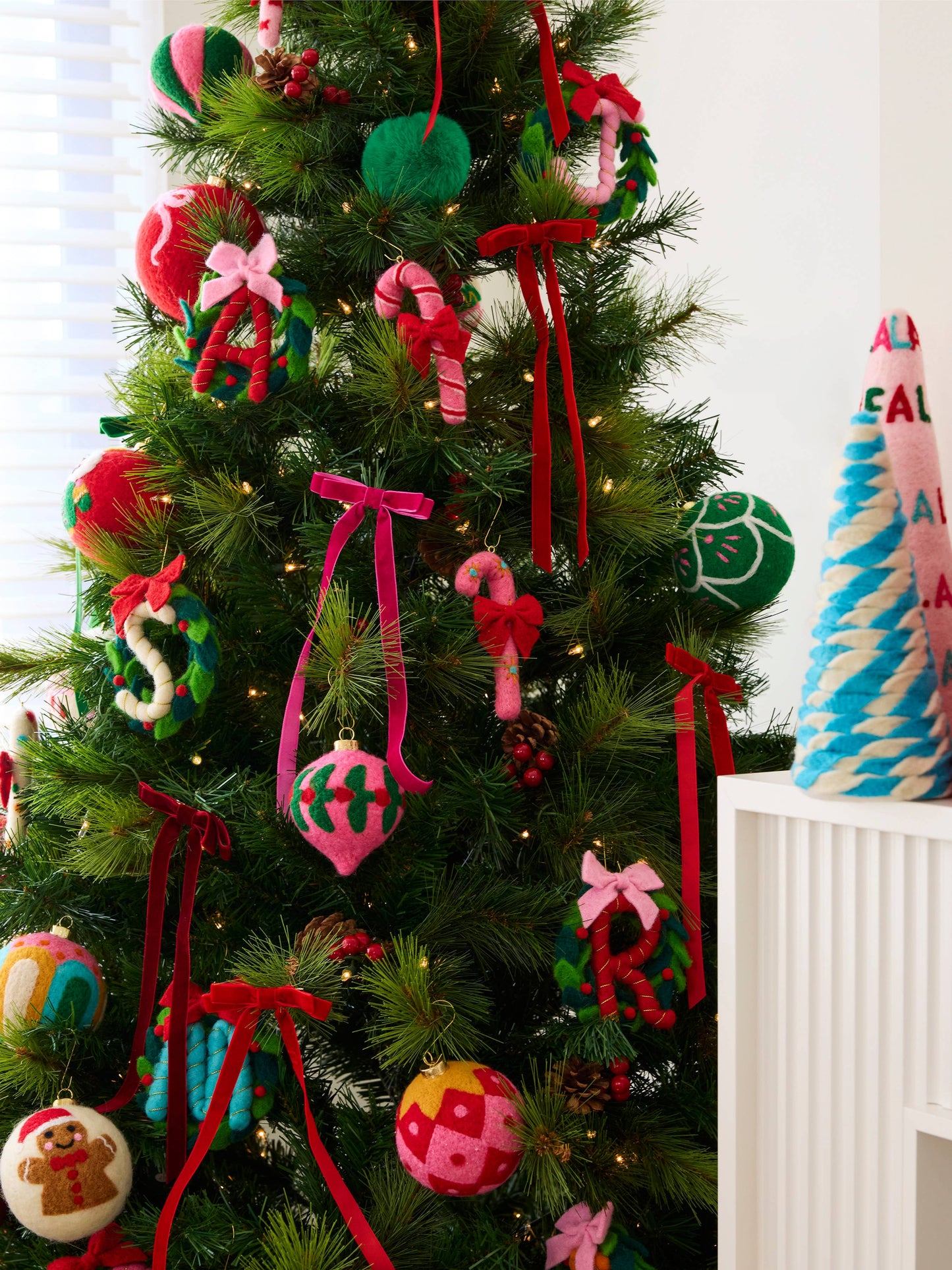 Shiraleah - "HO HO HO" ORNAMENTS