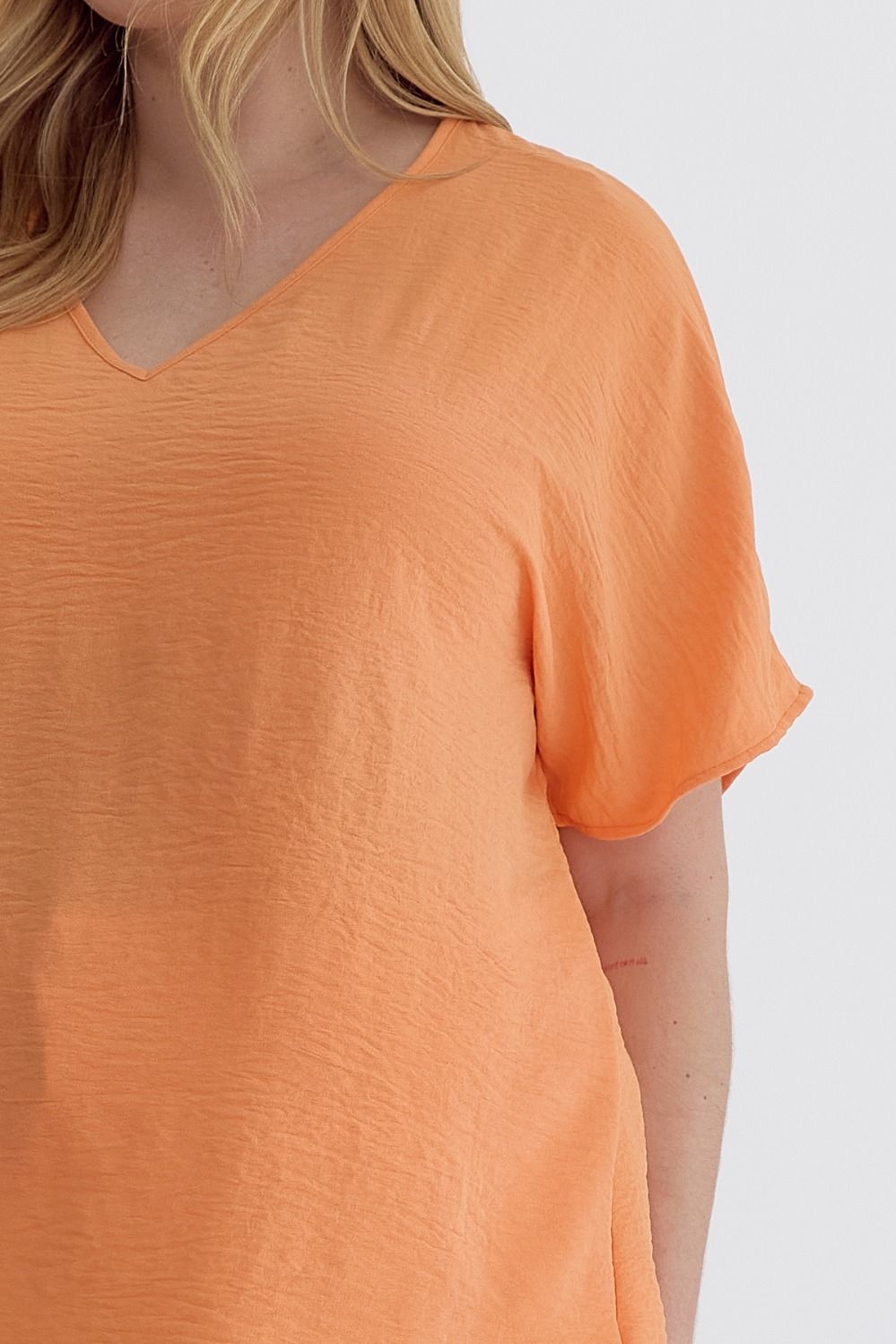 Solid V-Neck Asymmetric Round Hem