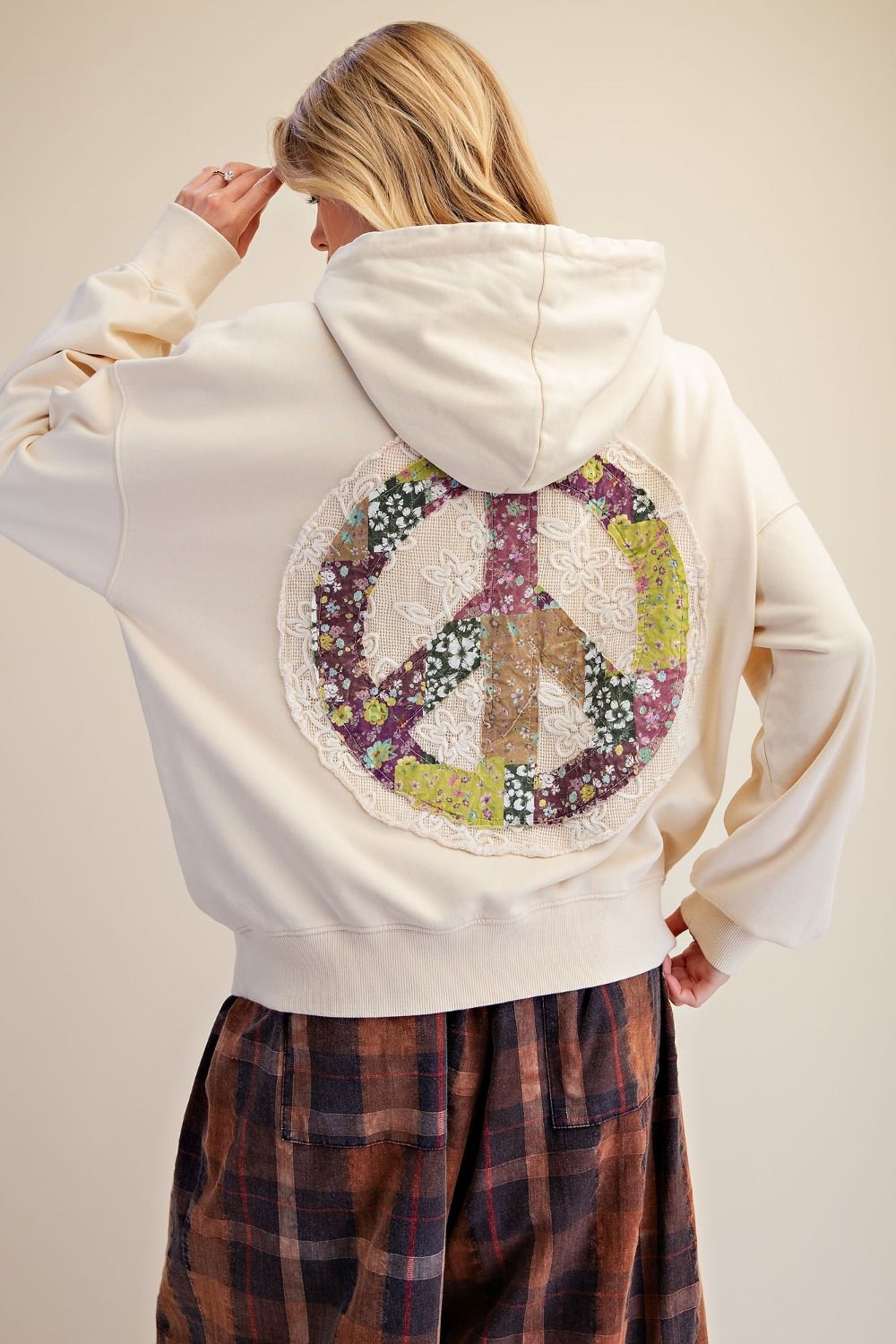 PEACE PATCH HOODED PULLOVER